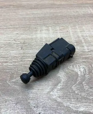 Saab 9-3 Ver2 Bonnet alarm switch sensor 90355463