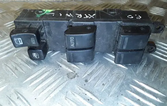 Nissan X-Trail T30 Electric window control switch DEV37407