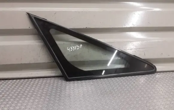 Mitsubishi Grandis Front triangle window/glass 