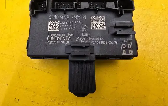 Audi e-tron Door control unit/module 4M0959795M 4M0959795J