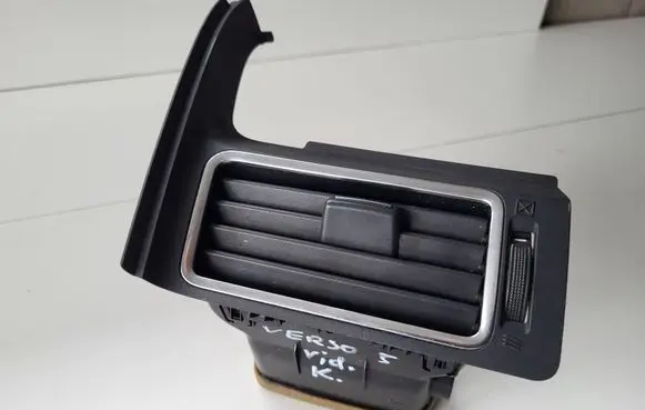Toyota Verso Dashboard side air vent grill/cover trim