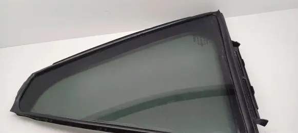 Toyota Avensis T270 Rear vent window glass 6818905070