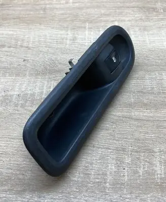 Renault Twingo II Front door window switch trim 8200356517