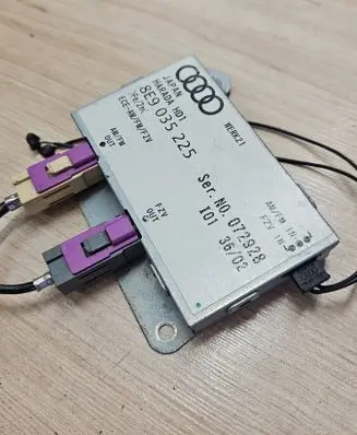 Audi A4 S4 B6 8E 8H Aerial antenna amplifier 8E9035225 072928