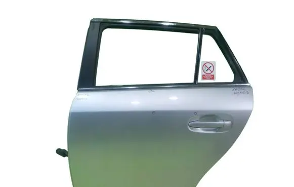 Toyota Avensis T270 Rear door LEWE