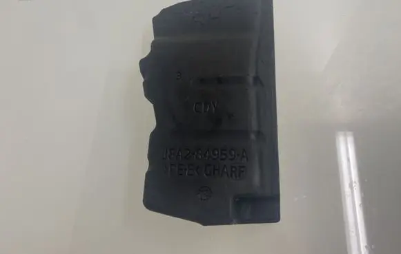 Land Rover Range Rover Velar Fender foam support/seal J8A284959A