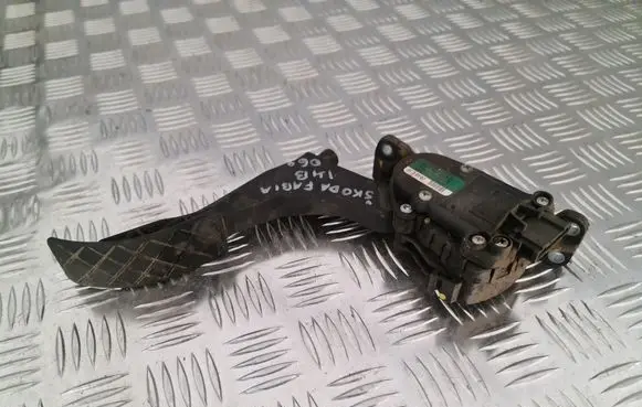 Skoda Fabia Mk1 (6Y) Accelerator throttle pedal 6Q1721503C