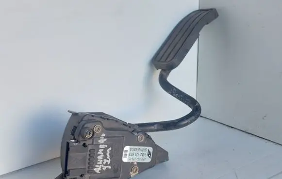 Seat Alhambra (Mk1) Accelerator throttle pedal 7M2721603