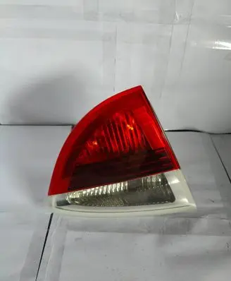 Tailgate rear/tail lights