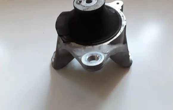 Honda CR-V Engine mount bracket 21T1G