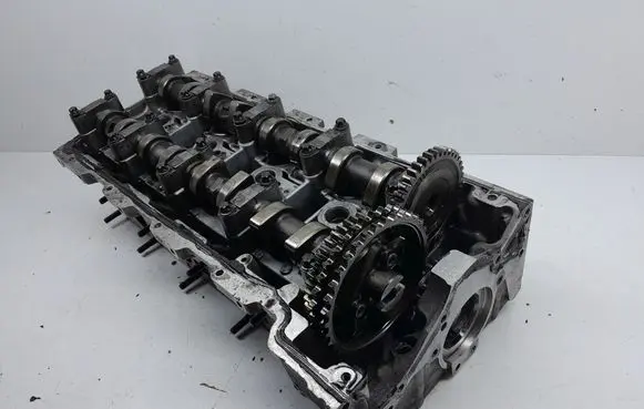 Mercedes-Benz E W211 Engine head A6460100820 R6110160504