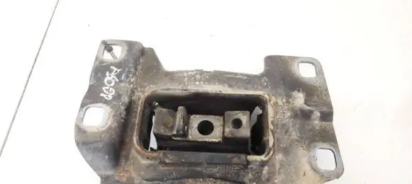 Volvo V50 Engine mount bracket 3M517M121AE