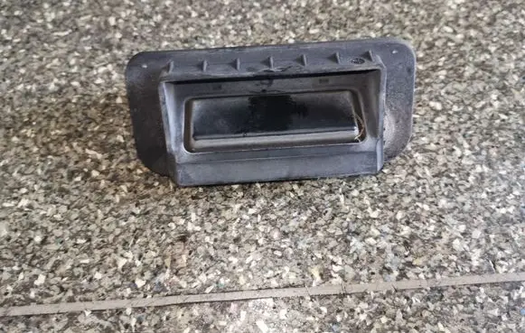 Mercedes-Benz E W212 Tailgate opening switch 2218702410