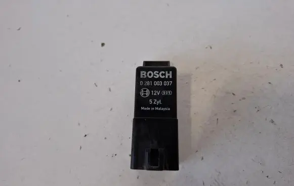 Volvo XC70 Glow plug pre-heat relay 30751798 0281003037