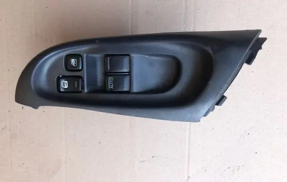 Nissan Almera N16 Electric window control switch