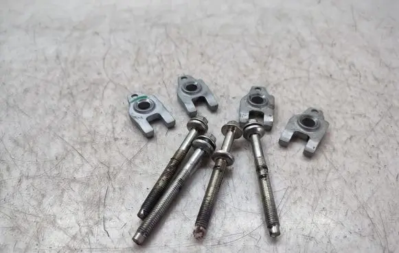 Nissan Qashqai+2 Fuel Injector clamp holder 