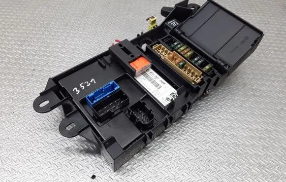 Audi A6 S6 C6 4F Fuse module 4F0907289F