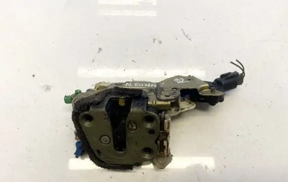 Nissan Sunny Front door lock 