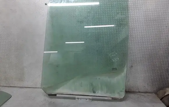 Opel Movano A Front door window glass four-door