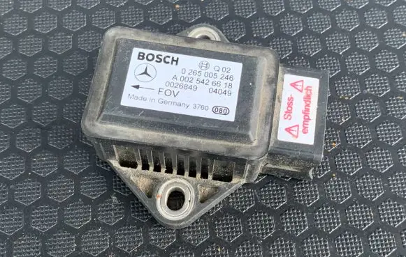 Mercedes-Benz E W211 ESP acceleration yaw rate sensor A0025426618 0265005246