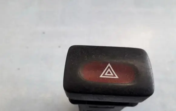 Nissan Primera Hazard light switch