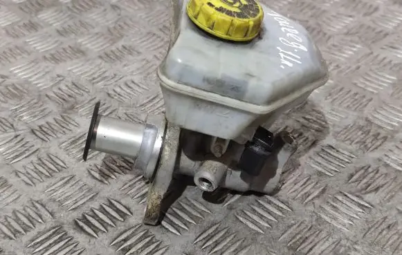 Volkswagen Touareg II Master brake cylinder 7P0611303A 5N0945459A