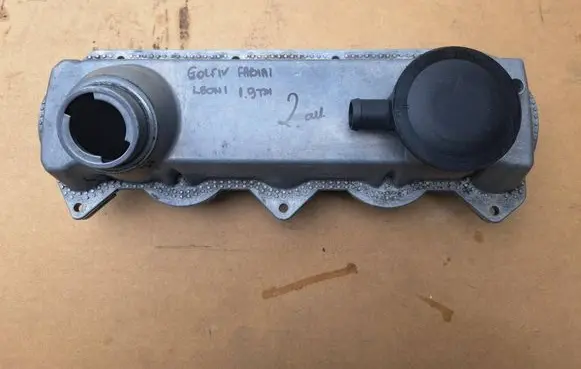 Volkswagen Golf IV Rocker cam cover 038103469E