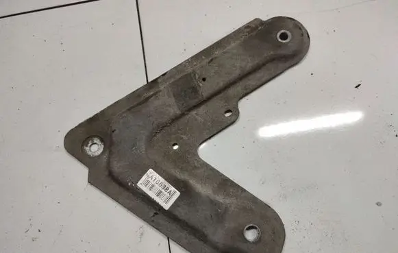 Peugeot 207 Engine mounting bracket
