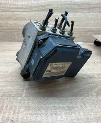 Volkswagen PASSAT B7 ABS Pump 3AA614109AF 17654055