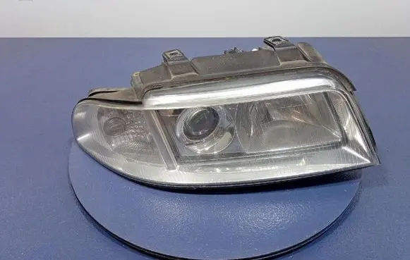 Audi A4 S4 B5 8D Headlight/headlamp 8D0941004AK