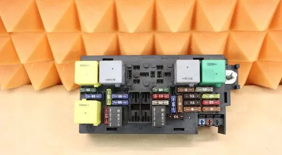 Mercedes-Benz ML W164 Fuse module MB1645403272