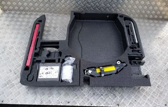 Audi TT TTS Mk2 Tool set 8J0864501F 8J0864501K 8N0012219