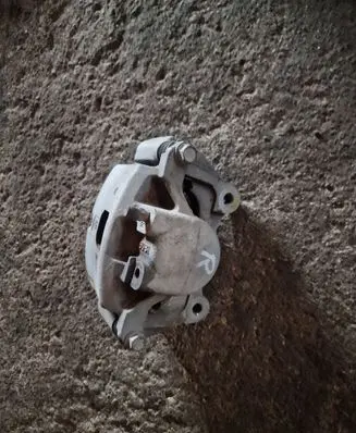 Chevrolet Equinox Front brake caliper