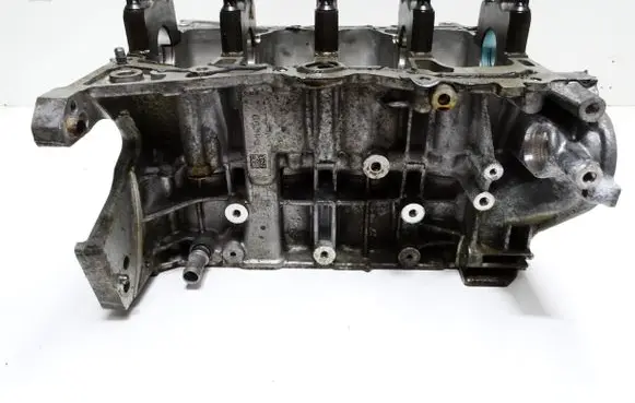 Nissan X-Trail T32 Engine block 110116663R R2820114900