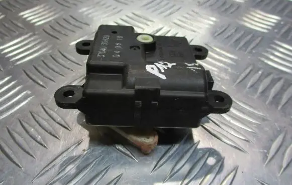 Nissan Primera Central body control module 3T04030820