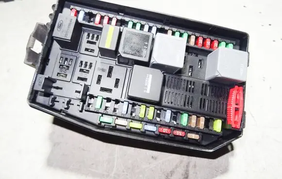 Jaguar X-Type Fuse module 4X4314A073BD
