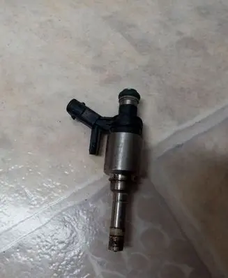 Volkswagen PASSAT B7 USA Fuel injector 06A906036F 0261500270