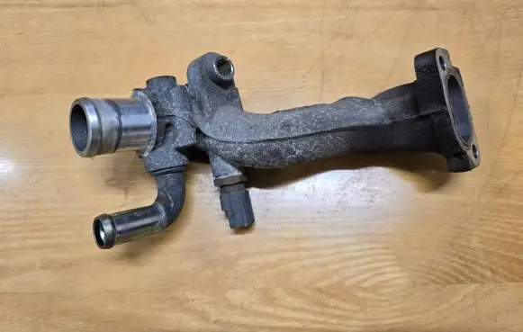 Mazda CX-7 Engine coolant pipe/hose