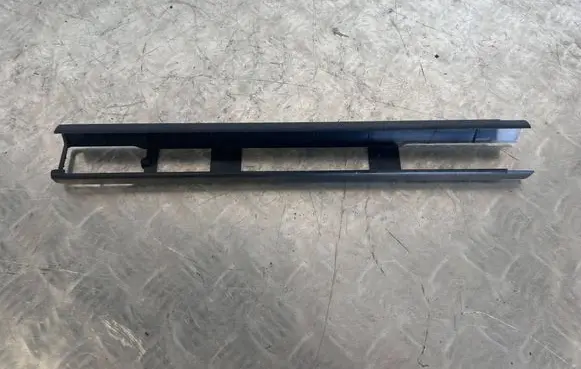 Porsche Macan (95B) Front passenger seat rail trim 7P5881464A
