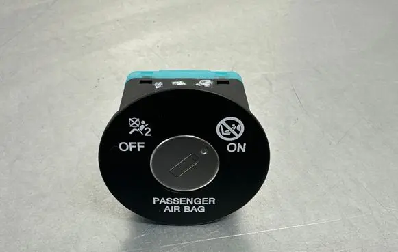 Hyundai i30 Passenger airbag on/off switch 959402L410