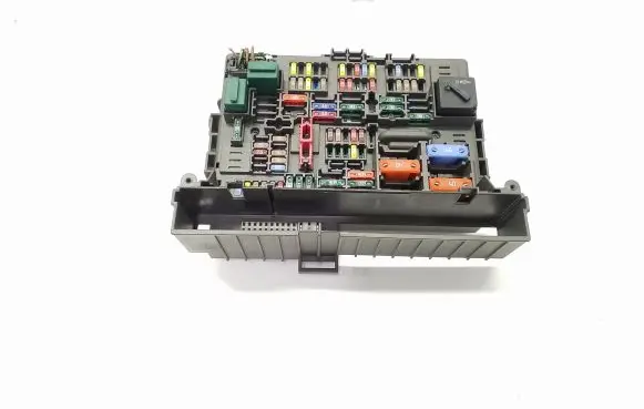 BMW X1 E84 Fuse module 9119444 10688710