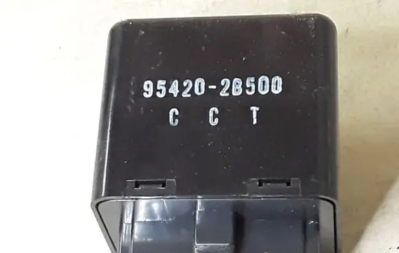 Hyundai Santa Fe Window wiper relay 954202B500