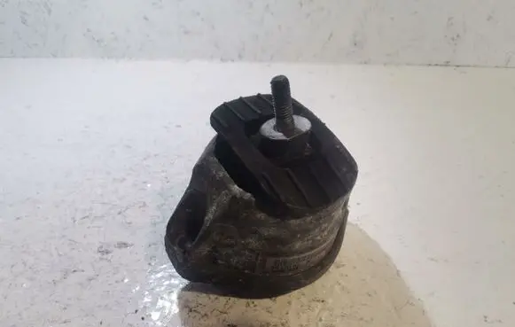 BMW 5 E60 E61 Engine mount bracket 15934612
