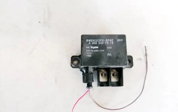 Mercedes-Benz E W211 Glow plug pre-heat relay A0025423819 Q02