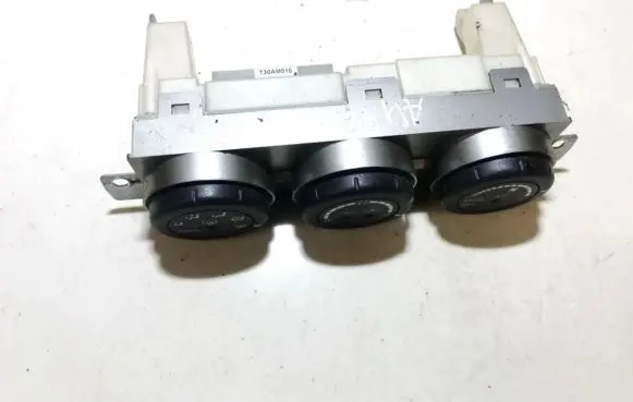 Nissan X-Trail T30 Climate control unit 27500es61a