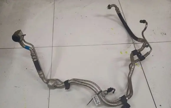 Air conditioning (A/C) pipe/hose