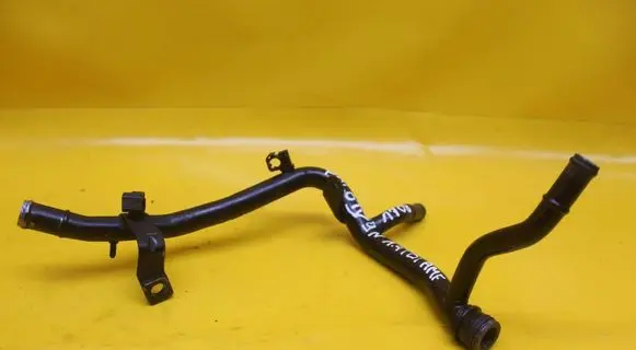 Volkswagen Polo IV 9N3 Engine coolant pipe/hose 045121065M