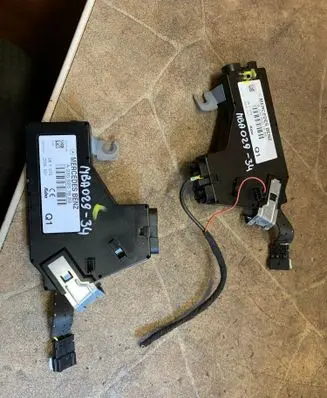 Mercedes-Benz SL R230 Aerial antenna amplifier A2308207689 A2308207089