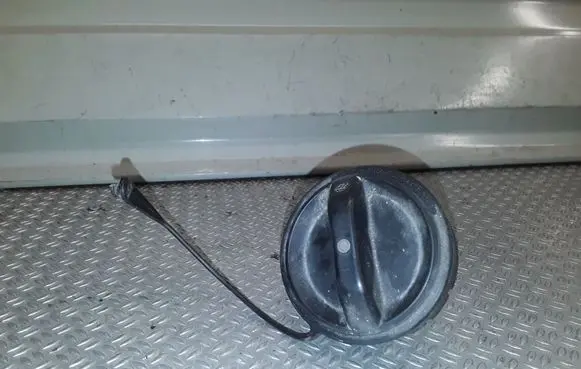 Toyota RAV 4 (XA20) Fuel tank filler cap 