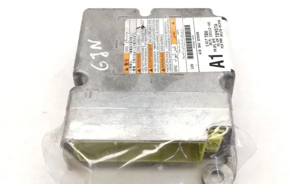 Toyota Avensis T270 Airbag control unit/module 8917005390